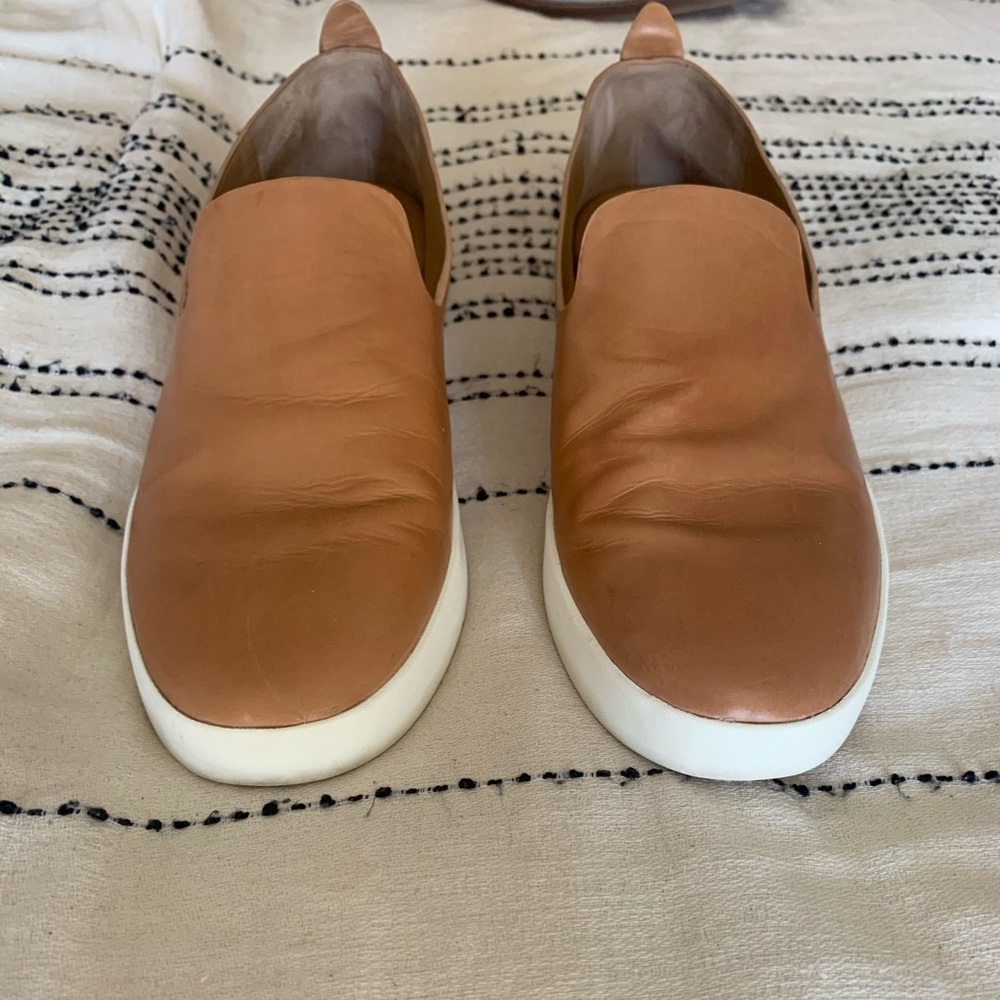 Vince tan Vero flats